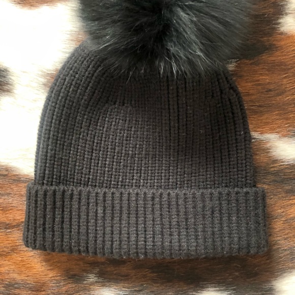 New Beanie Single Pom - black fox fur Pom beanie brand new - Picture 8 of 17